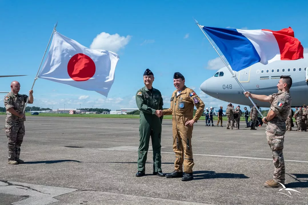 Accueil sur la base aérienne de Hyakuri le 14 septembre de l’ensemble du dispositif Pégase 26 en provenance d’Alaska, mené par le général de division aérienne Julien Sabéné, commandant en second du CDAOA
